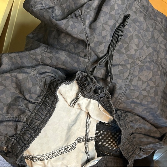 Columbia Hiking Shorts Grey Geometric Size M - Picture 9 of 9